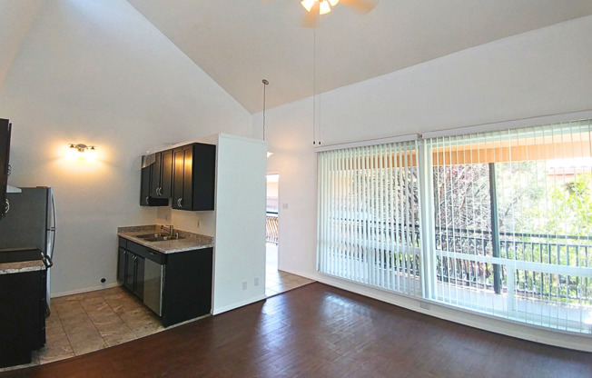 2 beds, 1 bath, 810 sqft, $1,105, Unit 20-C