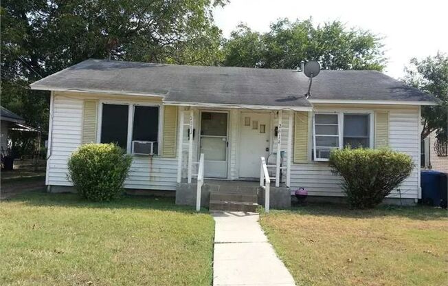 Charming 2-Bedroom Home Near Downtown San Antonio