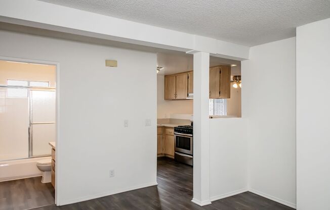 3 beds, 2 baths, 1,375 sqft, $2,695, Unit 1349-G