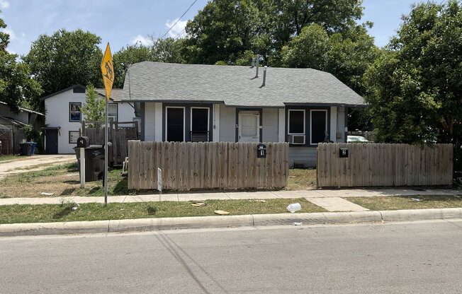 214 E HUFF AVE