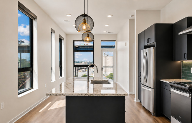 2 beds, 1 bath, 983 sqft, $2,875, Unit 412