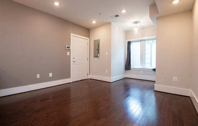 1021 17 ST NE
