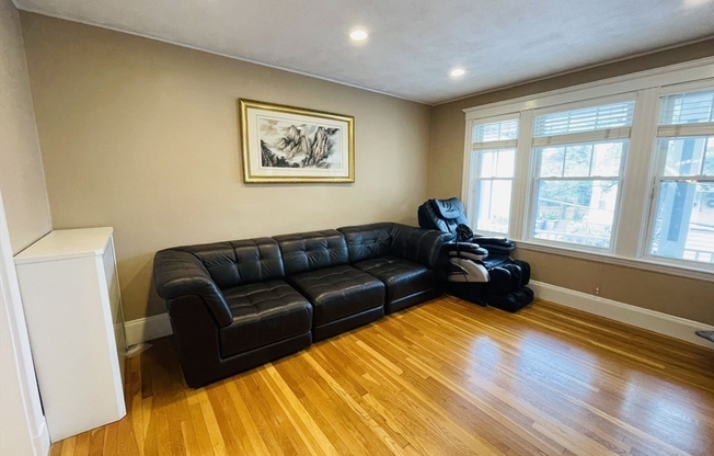 10 VINCENT AVE