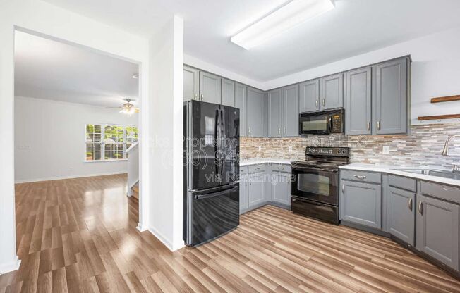 3 beds, 2.5 baths, 1,387 sqft, $1,695