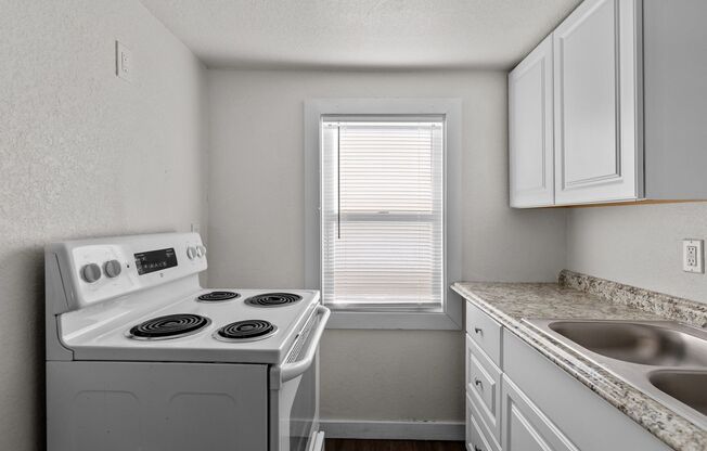 1 bed, 1 bath, $1,000, Unit Unit B