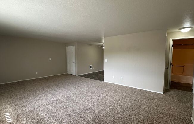 3 beds, 1 bath, 1,040 sqft, $1,525, Unit 66