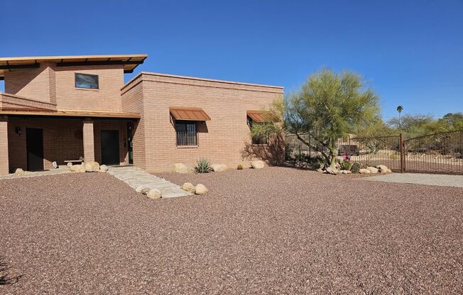 UNIQUE FURNISHED GUEST HOUSE IN NORTHWEST TUCSON
