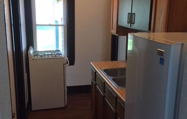 2 beds, 1 bath, $800, Unit 401 Argyle St