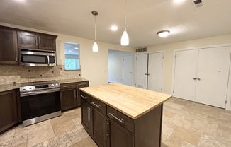 1560 E STRATFORD AVE