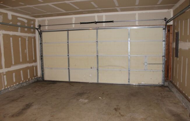 3 beds, 2.5 baths, $2,200