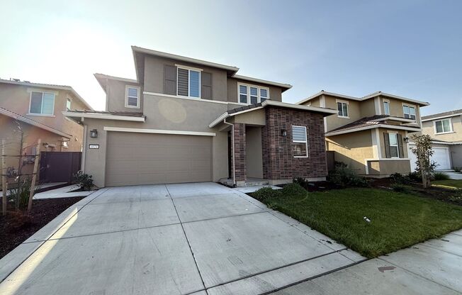 Updated 4bd/3ba Natomas Home with 2 Car Garage