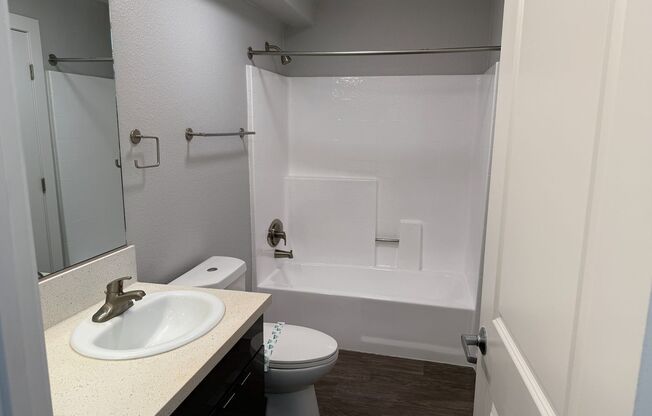 2 beds, 1 bath, 853 sqft, $2,550, Unit 9G