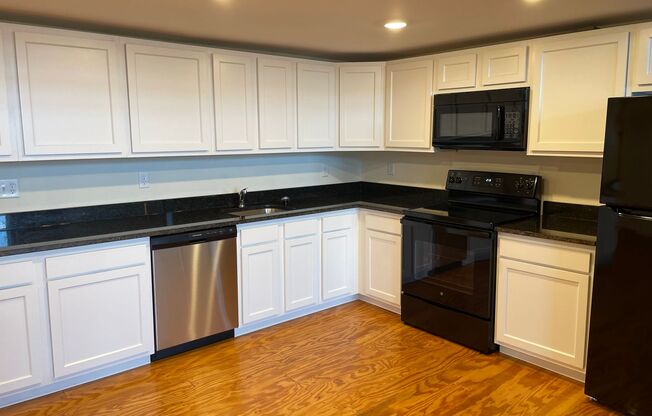 1 bed, 1 bath, 1,350 sqft, $1,750, Unit 225