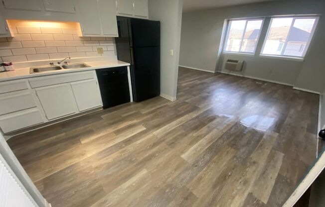 2 beds, 1 bath, 835 sqft, $1,245, Unit 506 Apt. H