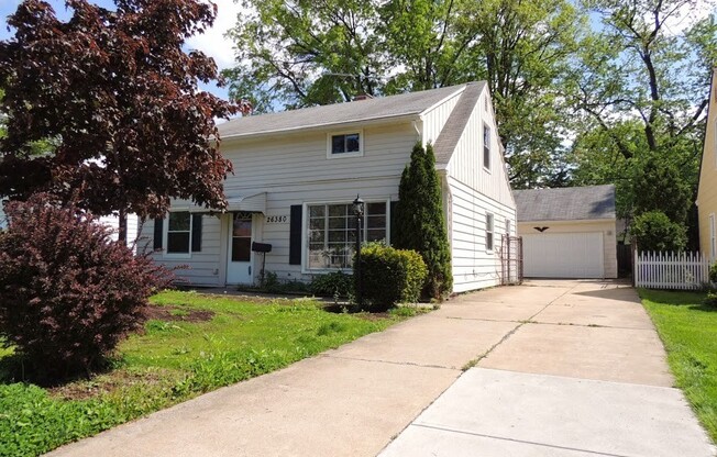 4 Bed - 1 Bath Colonial for Rent in Euclid!