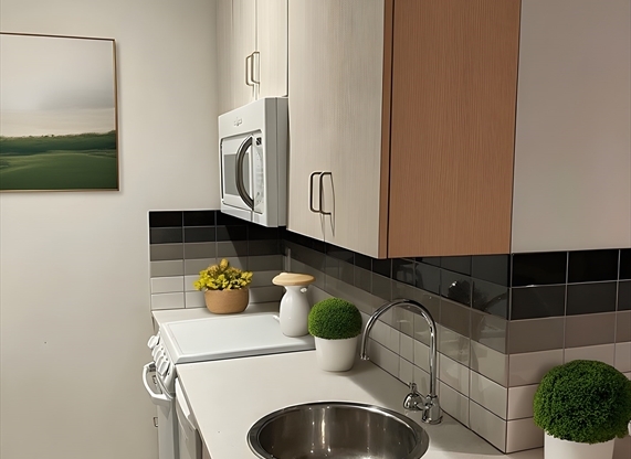 Studio, 1 bath, $2,400, Unit 53