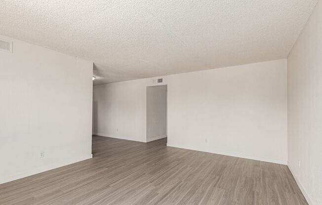 Stunning Renovated 3-Bedroom Gem with Huge Backyard at Prime Tempe Location!