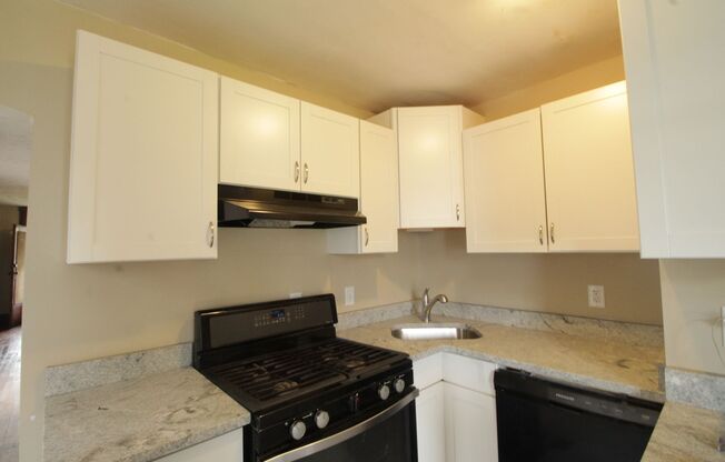 2 beds, 1 bath, $1,100