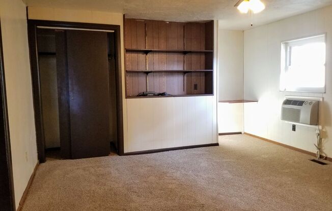 Cozy One Bedroom Apartment! Great Oakland Location! Call Today!
