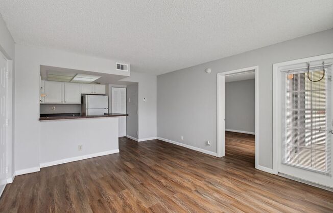 ONE BEDROOM ONE BATHROOM!! Waterfront Community!!