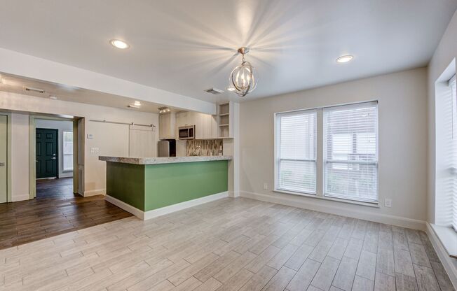 Apartment with sleek finishes in Montrose area!