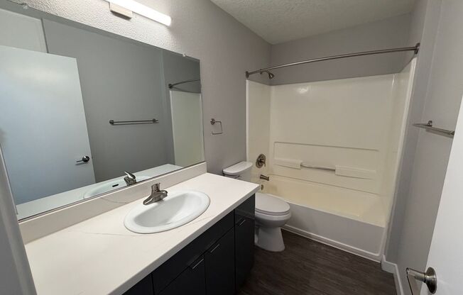 2 beds, 1 bath, 790 sqft, $2,455, Unit H206