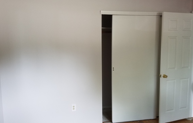 2 beds, 1 bath, 1,025 sqft, $1,250, Unit 138-06 Woodhill