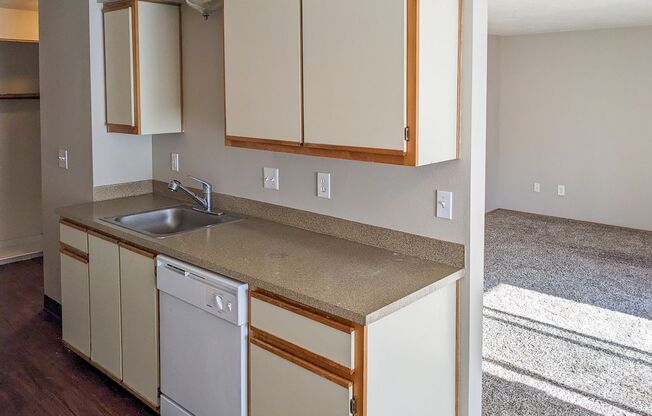 2 beds, 2 baths, 950 sqft, $1,325, Unit 18