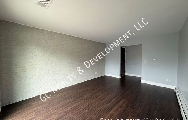 1044 S YORK RD