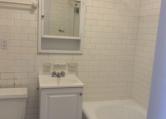 Studio, 1 bath, 350 sqft, $1,500, Unit 84