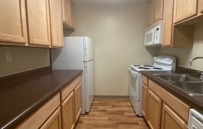 2 beds, 1 bath, 900 sqft, $1,549