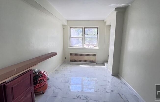 956 E 54 ST