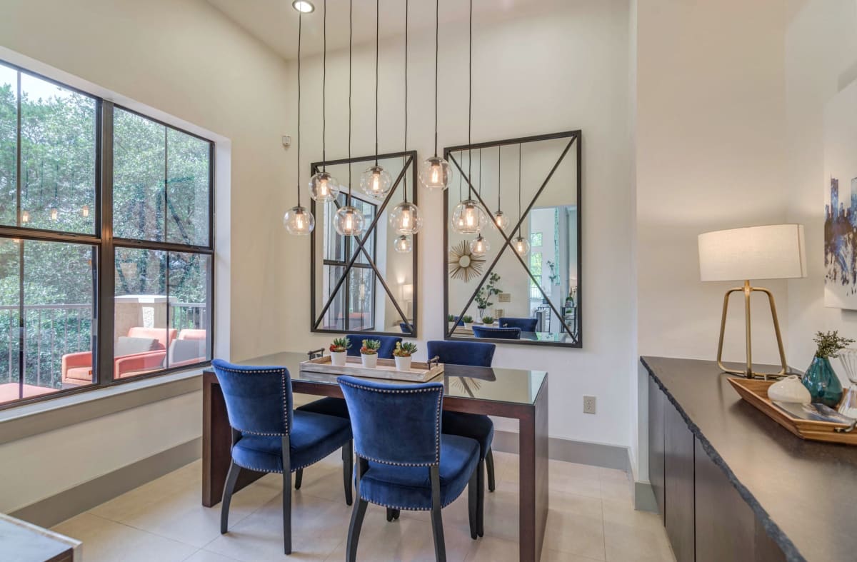 Welcome to 3500 Westlake Apartments