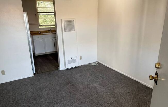 30-102 North 1st Street