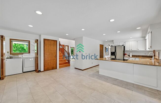 4 BEDS & 2.5 BATH SINGLE FAMILY HOUSE FOR RENT