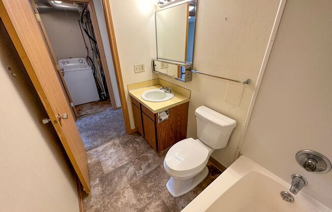 2 beds, 1 bath, $875