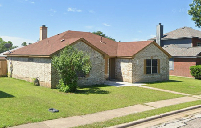 1123 DISRAELI CIR