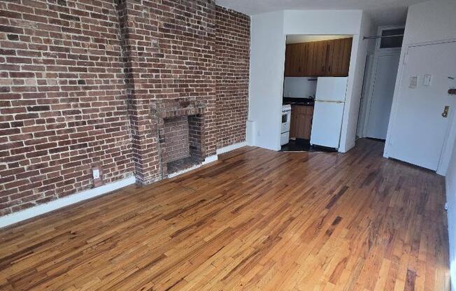 Studio, 1 bath, $2,400, Unit 4B