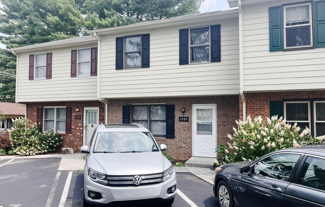 *Currently Unavailable - Lease Pending*  3 Bedroom, 3 Bath Townhouse