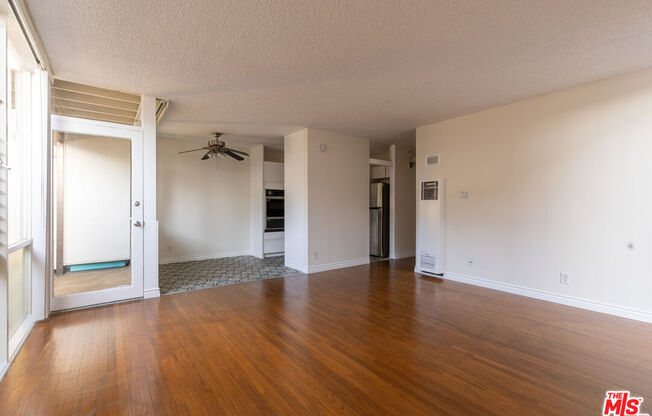 11131 ROSE AVE