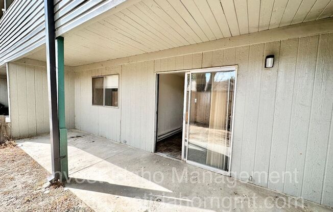 2 beds, 1 bath, $1,195