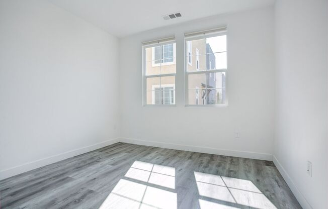 3 beds, 2.5 baths, $3,500