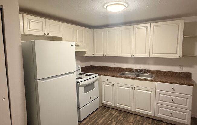 2 beds, 1 bath, 750 sqft, $1,400, Unit B