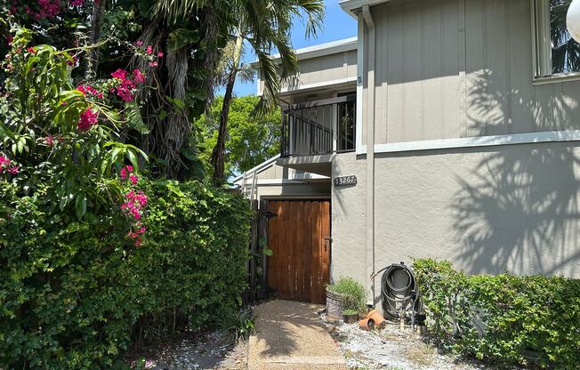 Charming 2-Bedroom Townhome in the Heart of Plantation - LAGO WEST