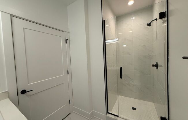 2 beds, 2 baths, 1,000 sqft, $4,195, Unit 203
