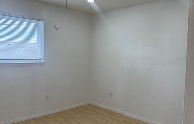 2 beds, 1 bath, 715 sqft, $1,340