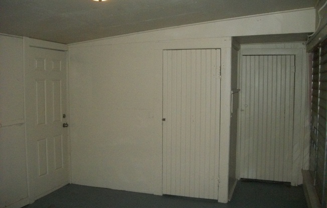 2 beds, 1 bath, $1,100