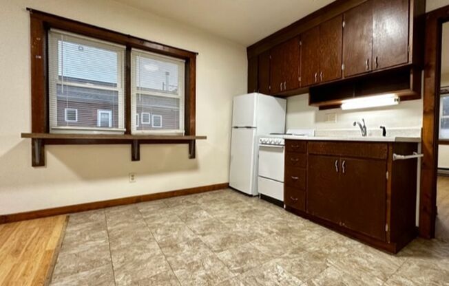 1 bed, 1 bath, $595, Unit Apt. D