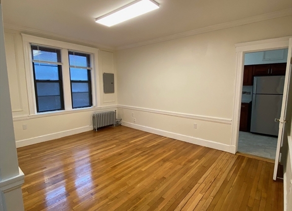 3 beds, 1 bath, 960 sqft, $3,100, Unit 8