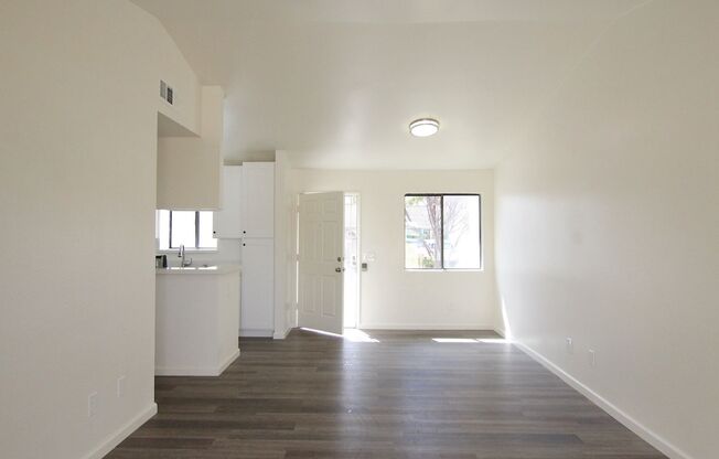 Remodeled 2 bed/2 bath condo for rent in Riverside!